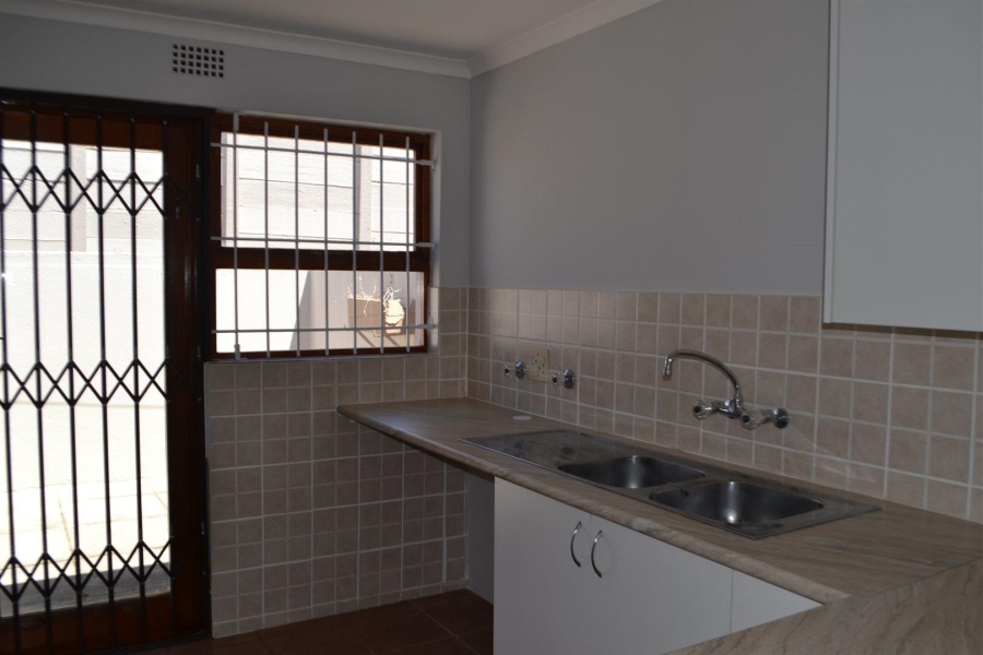 To Let 3 Bedroom Property for Rent in Protea Valley Western Cape